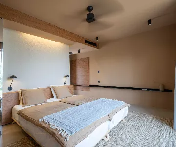 Modern Five-Bedroom Villa with Pool in Stari Grad