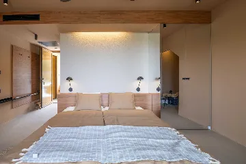 Modern Five-Bedroom Villa with Pool in Stari Grad