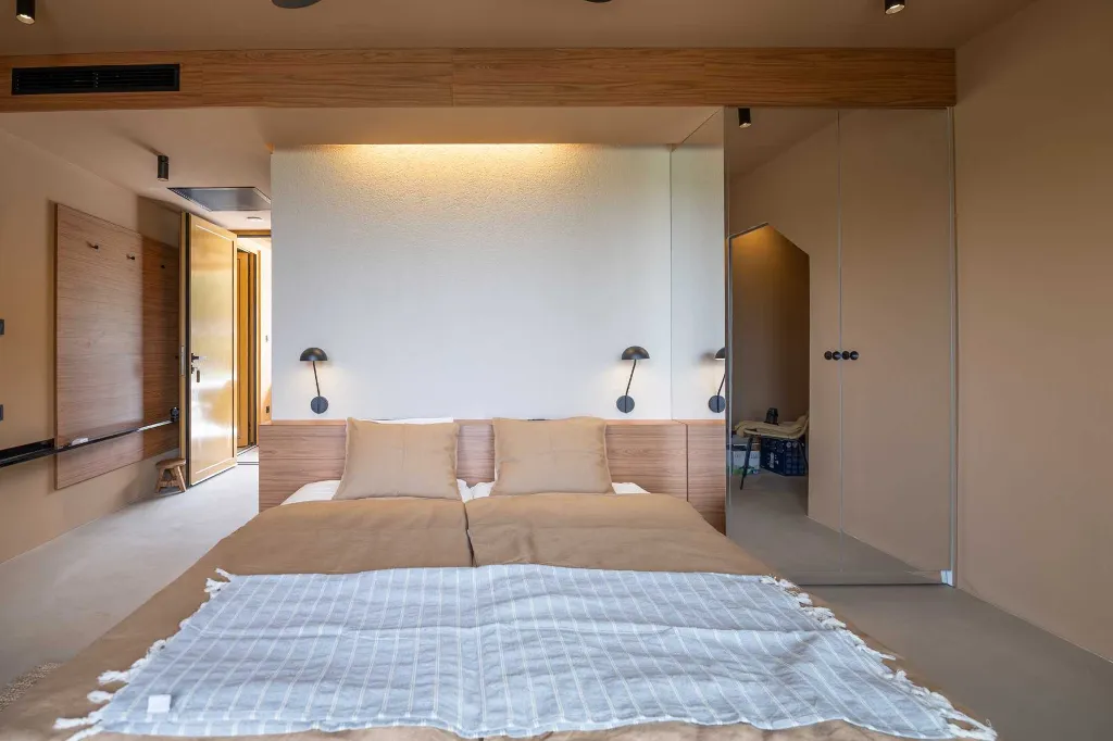 Modern Five-Bedroom Villa with Pool in Stari Grad