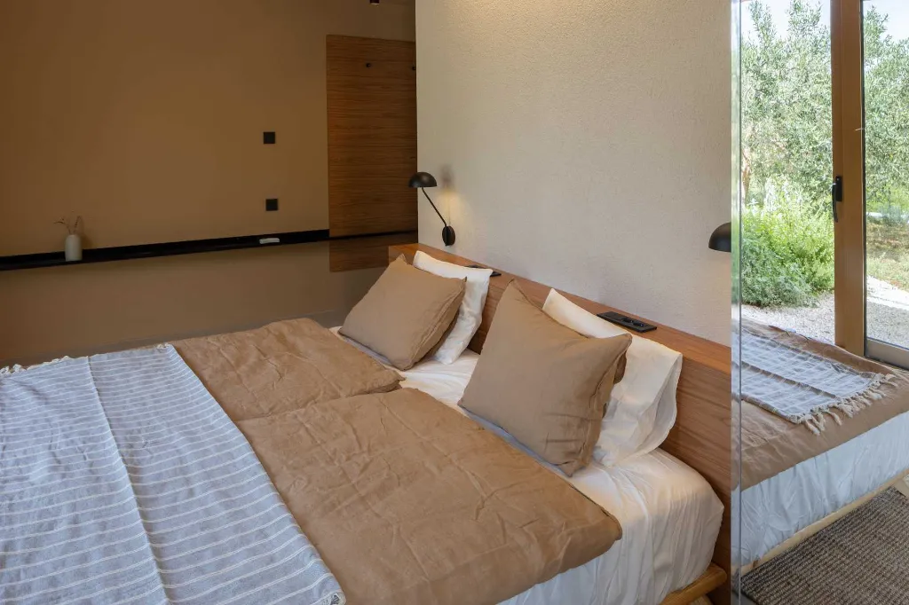 Modern Five-Bedroom Villa with Pool in Stari Grad