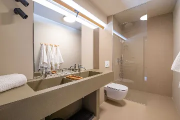 Modern Five-Bedroom Villa with Pool in Stari Grad