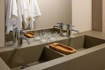 Modern Five-Bedroom Villa with Pool in Stari Grad