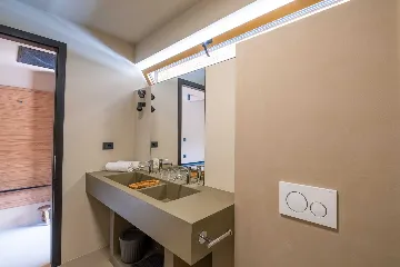 Modern Five-Bedroom Villa with Pool in Stari Grad