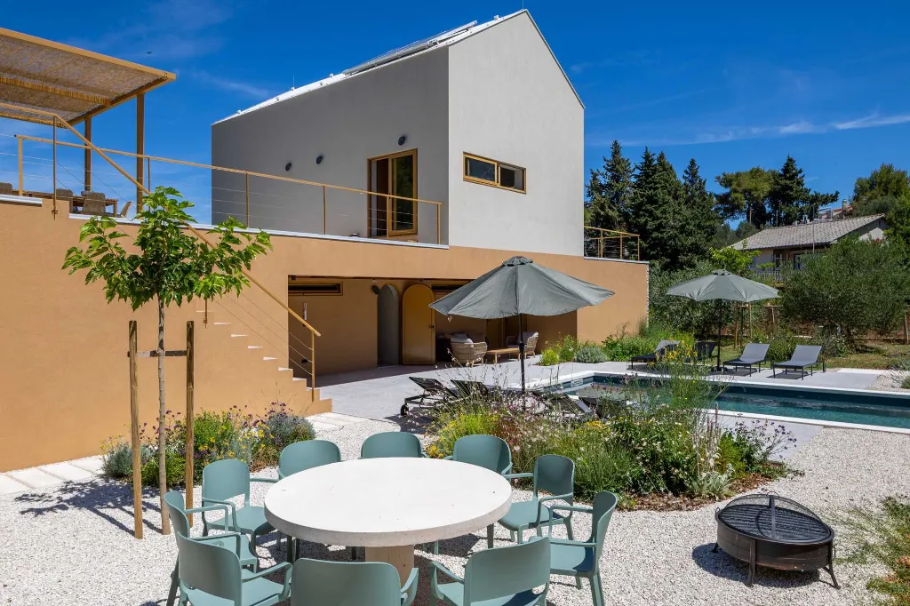 Modern Five-Bedroom Villa with Pool in Stari Grad