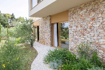 Modern Five-Bedroom Villa with Pool in Stari Grad