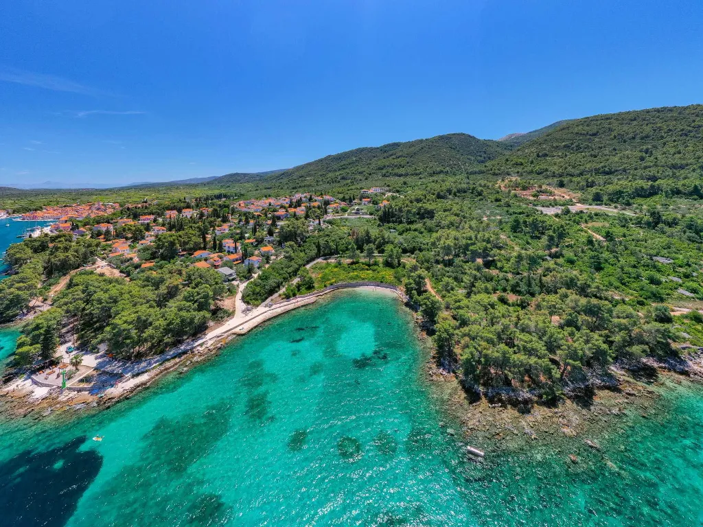 Modern Five-Bedroom Villa with Pool in Stari Grad