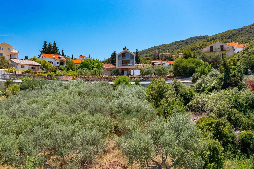 Modern Five-Bedroom Villa with Pool in Stari Grad