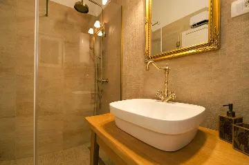 Mediterranean Stone Villa with Pool in Milna