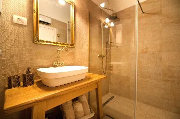 Mediterranean Stone Villa with Pool in Milna