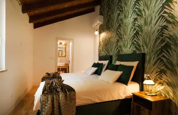 Mediterranean Stone Villa with Pool in Milna