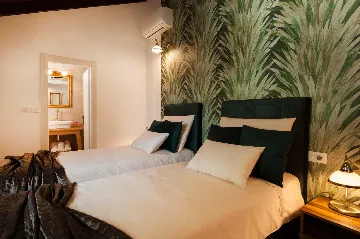 Mediterranean Stone Villa with Pool in Milna