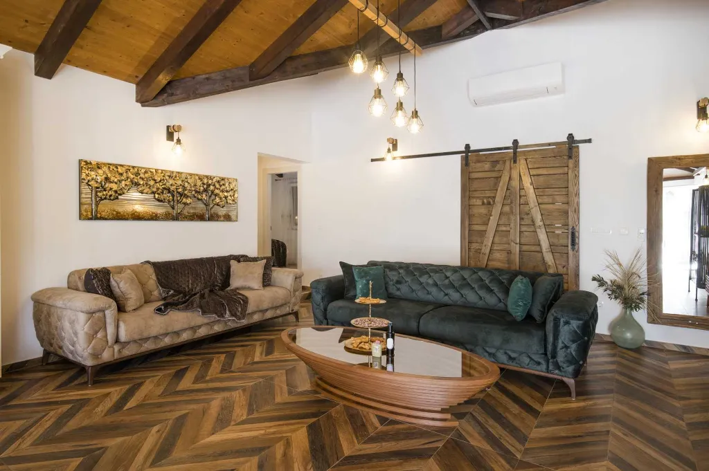 Mediterranean Stone Villa with Pool in Milna