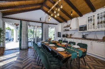 Mediterranean Stone Villa with Pool in Milna