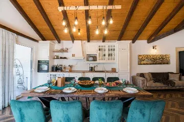 Mediterranean Stone Villa with Pool in Milna