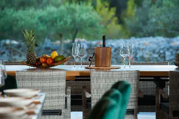 Mediterranean Stone Villa with Pool in Milna