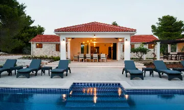 Mediterranean Stone Villa with Pool in Milna