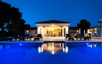 Mediterranean Stone Villa with Pool in Milna