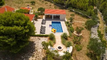 Mediterranean Stone Villa with Pool in Milna
