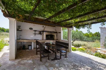 Mediterranean Stone Villa with Pool in Milna