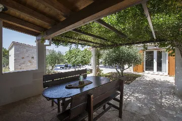 Mediterranean Stone Villa with Pool in Milna