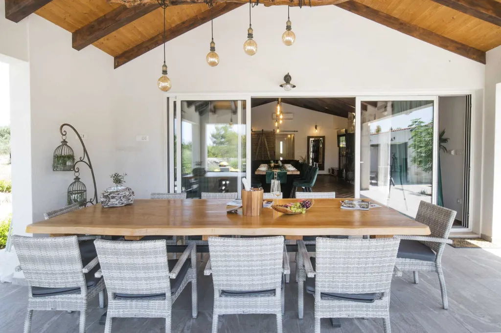Mediterranean Stone Villa with Pool in Milna