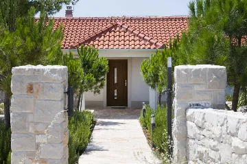 Mediterranean Stone Villa with Pool in Milna