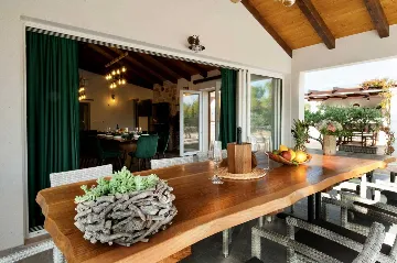 Mediterranean Stone Villa with Pool in Milna