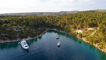 Mediterranean Stone Villa with Pool in Milna