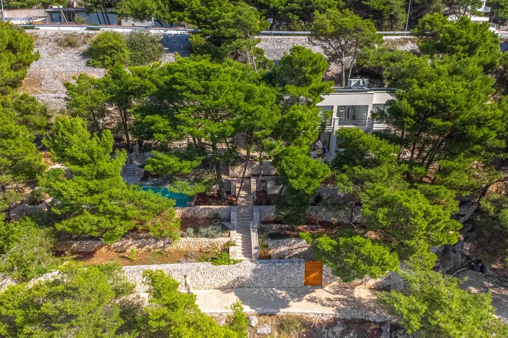 Modern Beachfront Villa with Pool Primošten