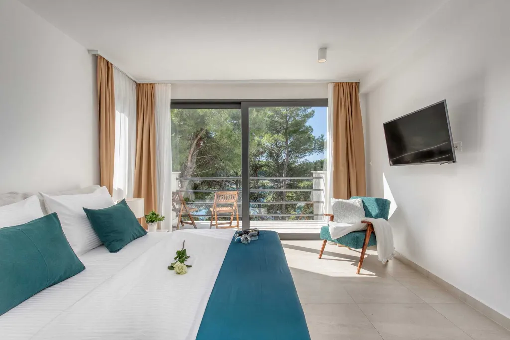 Modern Beachfront Villa with Pool Primošten