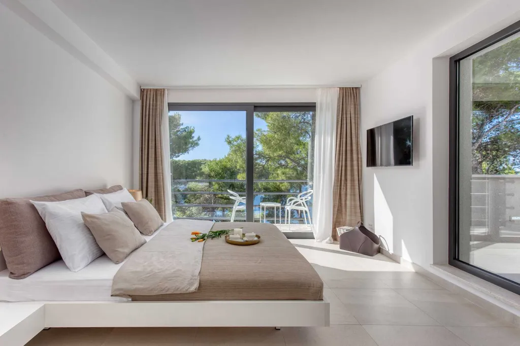 Modern Beachfront Villa with Pool Primošten