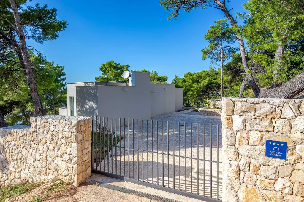 Modern Beachfront Villa with Pool Primošten