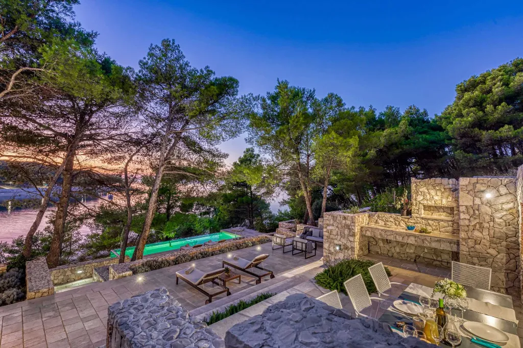 Modern Beachfront Villa with Pool Primošten