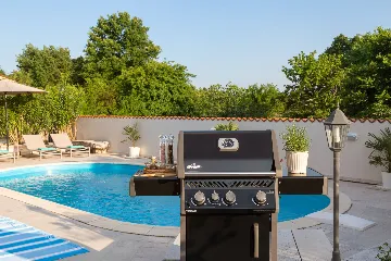 Spacious Villa Retreat with Pool in Kanfanar