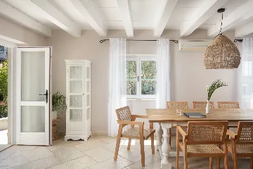 Spacious Villa Retreat with Pool in Kanfanar