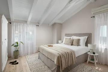 Spacious Villa Retreat with Pool in Kanfanar