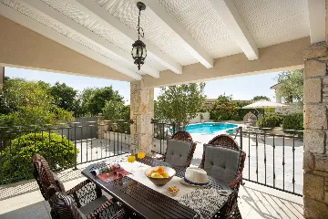 Spacious Villa Retreat with Pool in Kanfanar