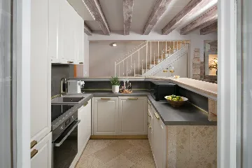 Spacious Villa Retreat with Pool in Kanfanar