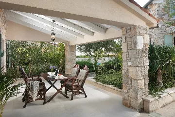 Spacious Villa Retreat with Pool in Kanfanar