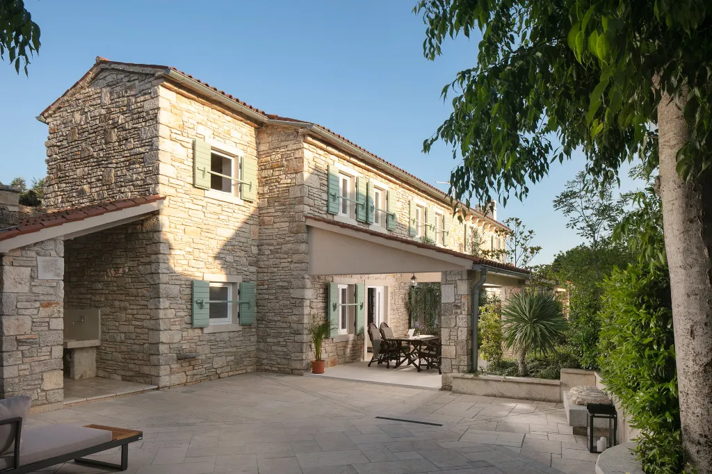 Spacious Villa Retreat with Pool in Kanfanar