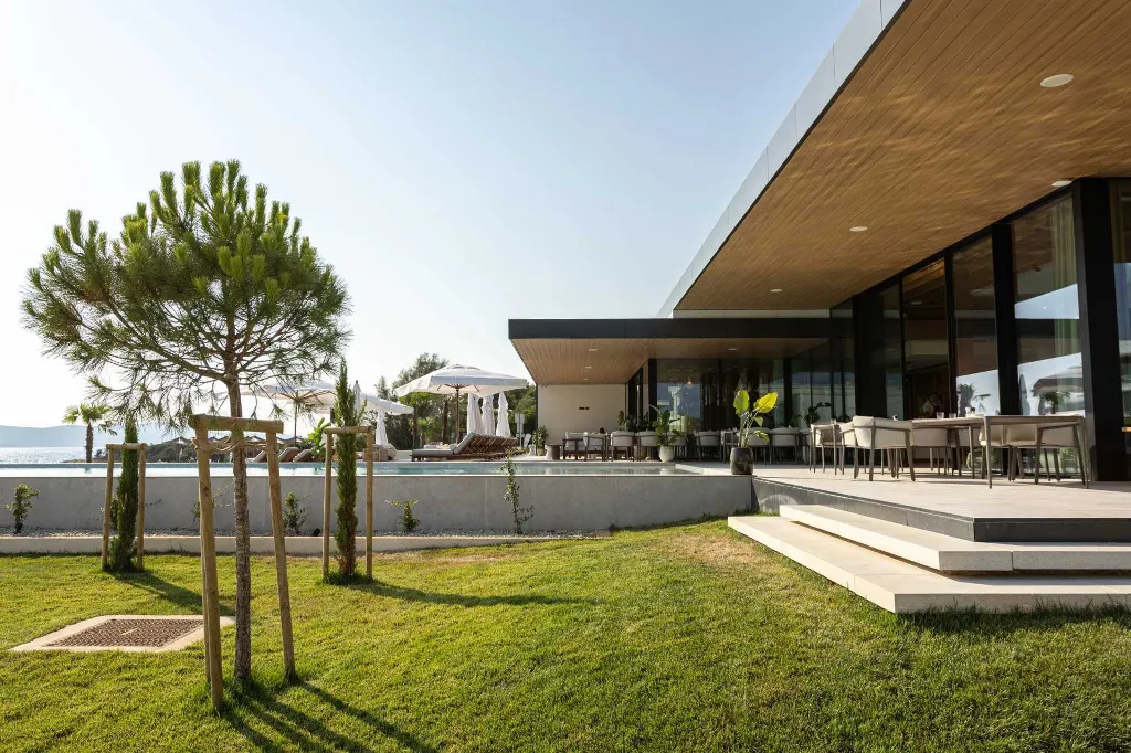 Spacious Five-Bedroom Villa with Pool in Ugljan
