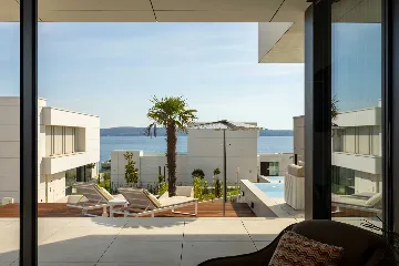 Spacious Five-Bedroom Villa with Pool in Ugljan