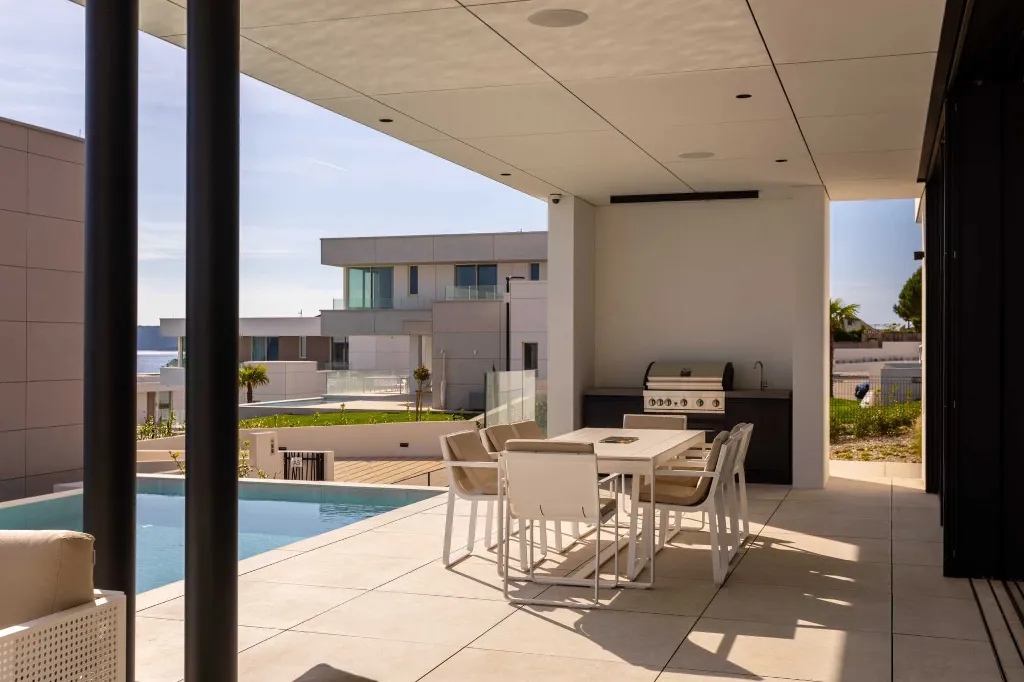Spacious Five-Bedroom Villa with Pool in Ugljan