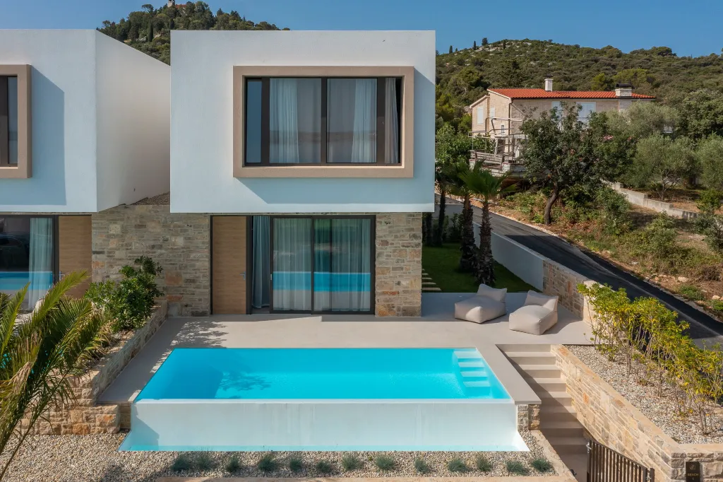 Coastal Family Villa with 3 Bedrooms in Tkon