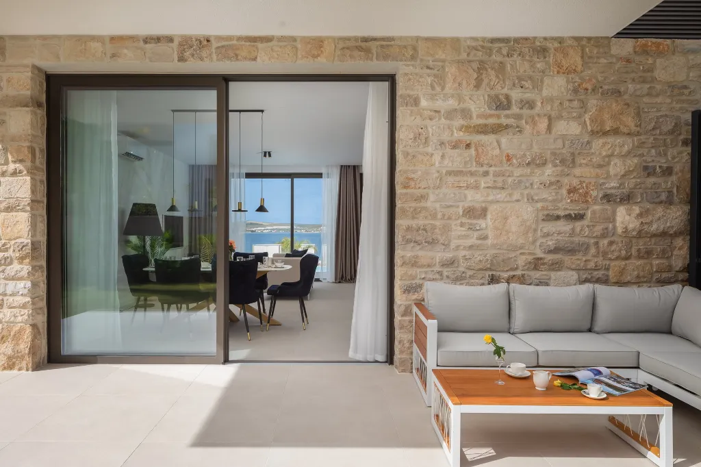 Coastal Family Villa with 3 Bedrooms in Tkon