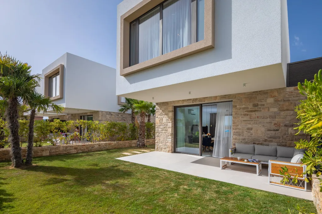 Modern Poolside Villa with Beach Access in Tkon