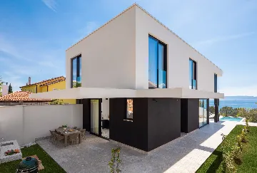 Modern 4-Bedroom Villa with Pool in Rijeka