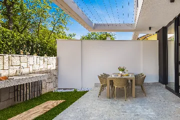 Modern 4-Bedroom Villa with Pool in Rijeka