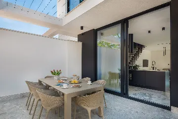 Modern 4-Bedroom Villa with Pool in Rijeka