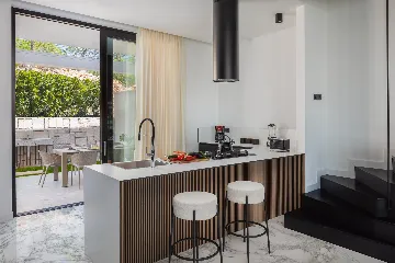 Modern 4-Bedroom Villa with Pool in Rijeka